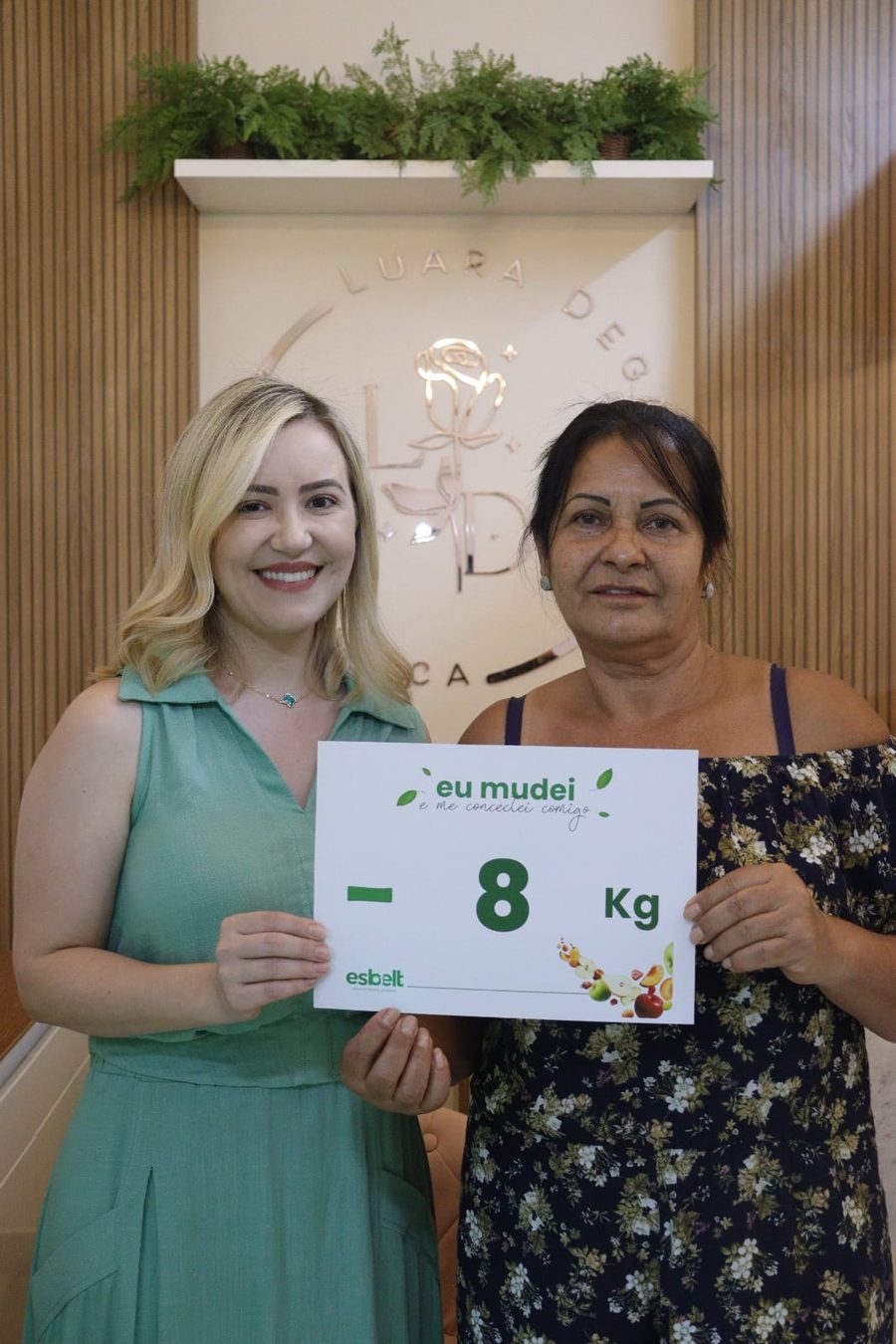 Luara com cliente e placa de menos 8 kg